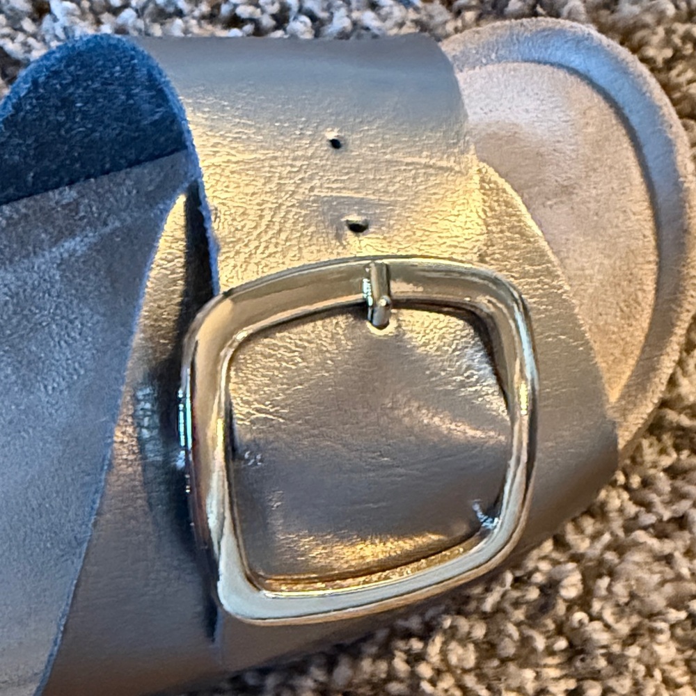 Madden Girl metallic single Buckle Slide Sandals size 7 never worn - Picture 3 of 5
